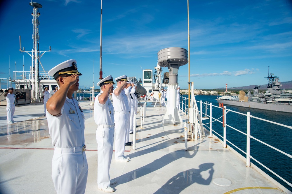 USNS Mercy (T-AH 19) Sailors Man the Rails in Hawaii