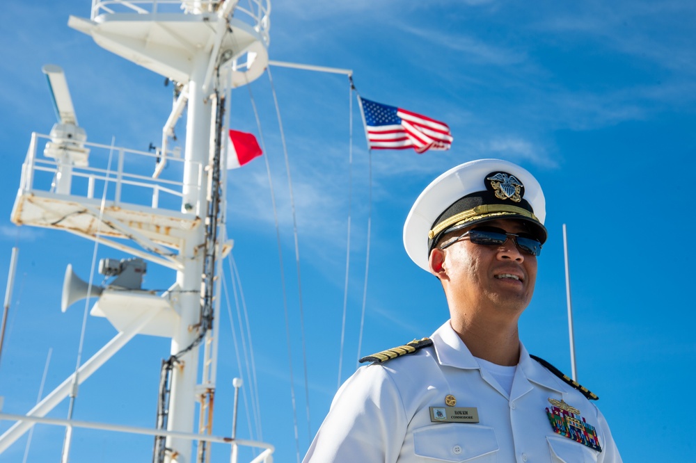 USNS Mercy (T-AH 19) Sailors Man the Rails in Hawaii