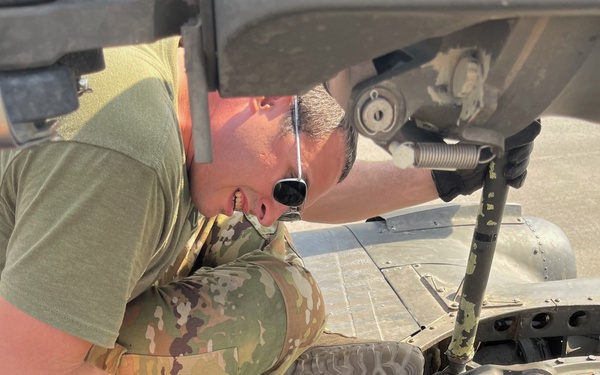3-142nd AHB Crew Chiefs Conduct Daily Maintenance in Kuwait