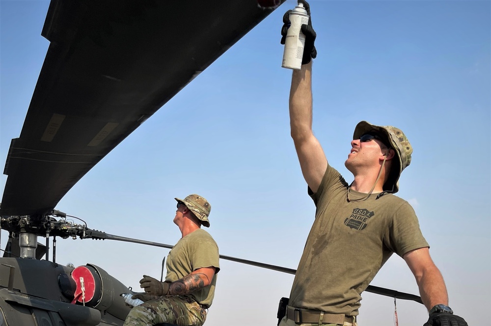 3-142nd AHB Crew Chiefs Conduct Daily Maintenance in Kuwait