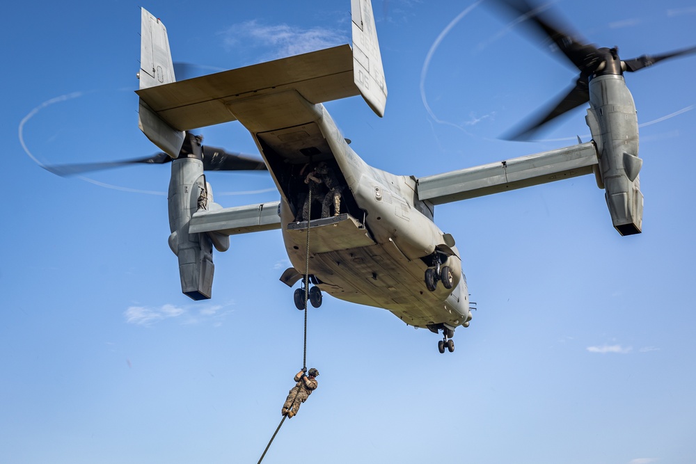 VMM-265 Supports III MEF EOTG HRST Master Course