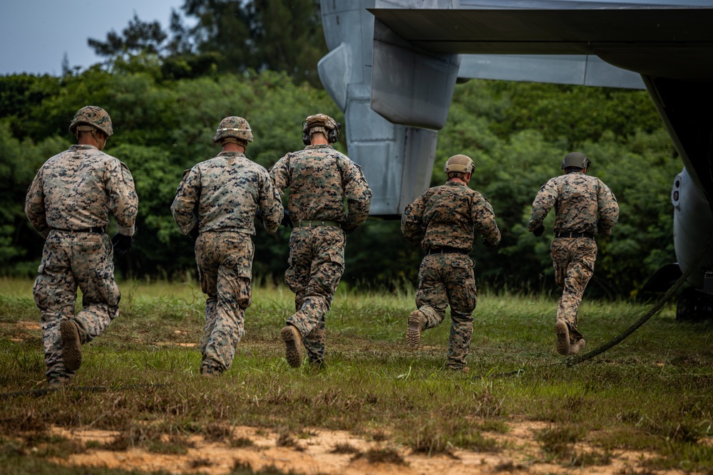 VMM-265 Supports III MEF EOTG HRST Master Course