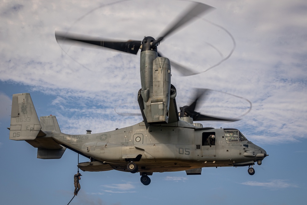 VMM-265 Supports III MEF EOTG HRST Master Course