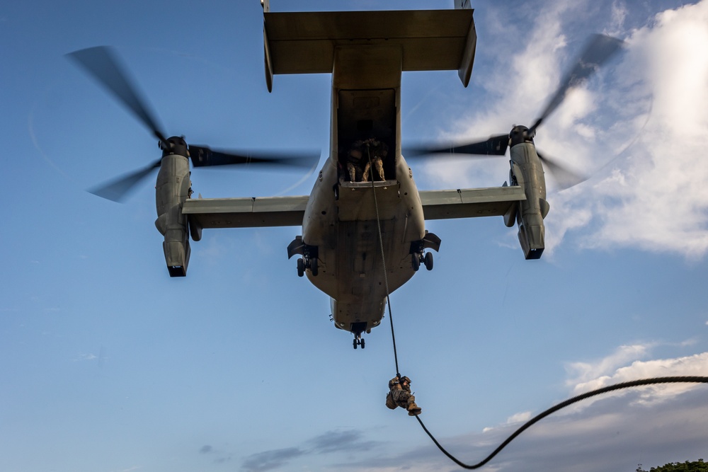 VMM-265 Supports III MEF EOTG HRST Master Course