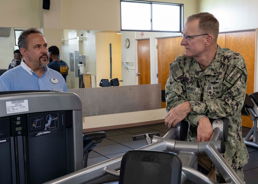 Vice Adm. Lindsey Visits CFAO