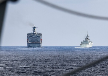 U.S. Navy Conducts Integrated Operations with Royal Canadian Navy