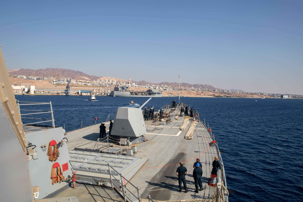 USS Nitze Pulls Into Israel