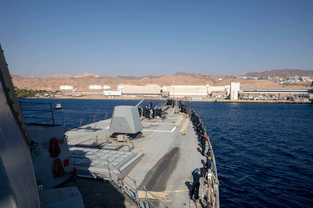 USS Nitze Pulls Into Israel