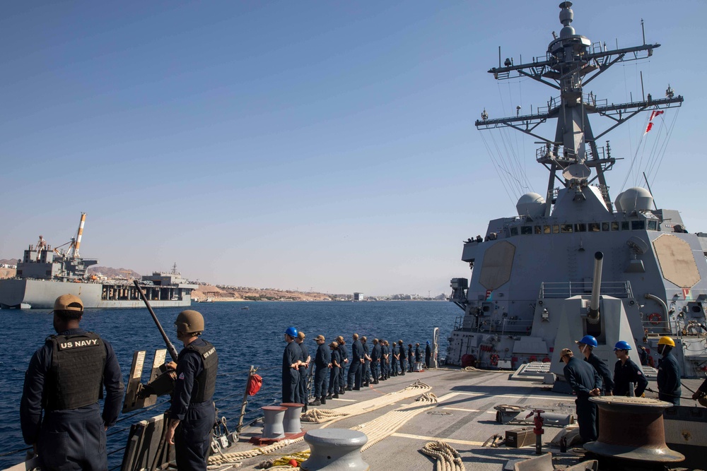 USS Nitze Pulls Into Israel