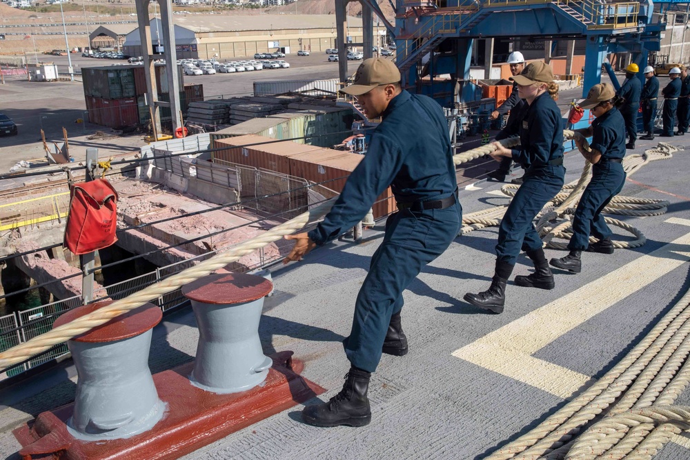 USS Nitze Departs Israel