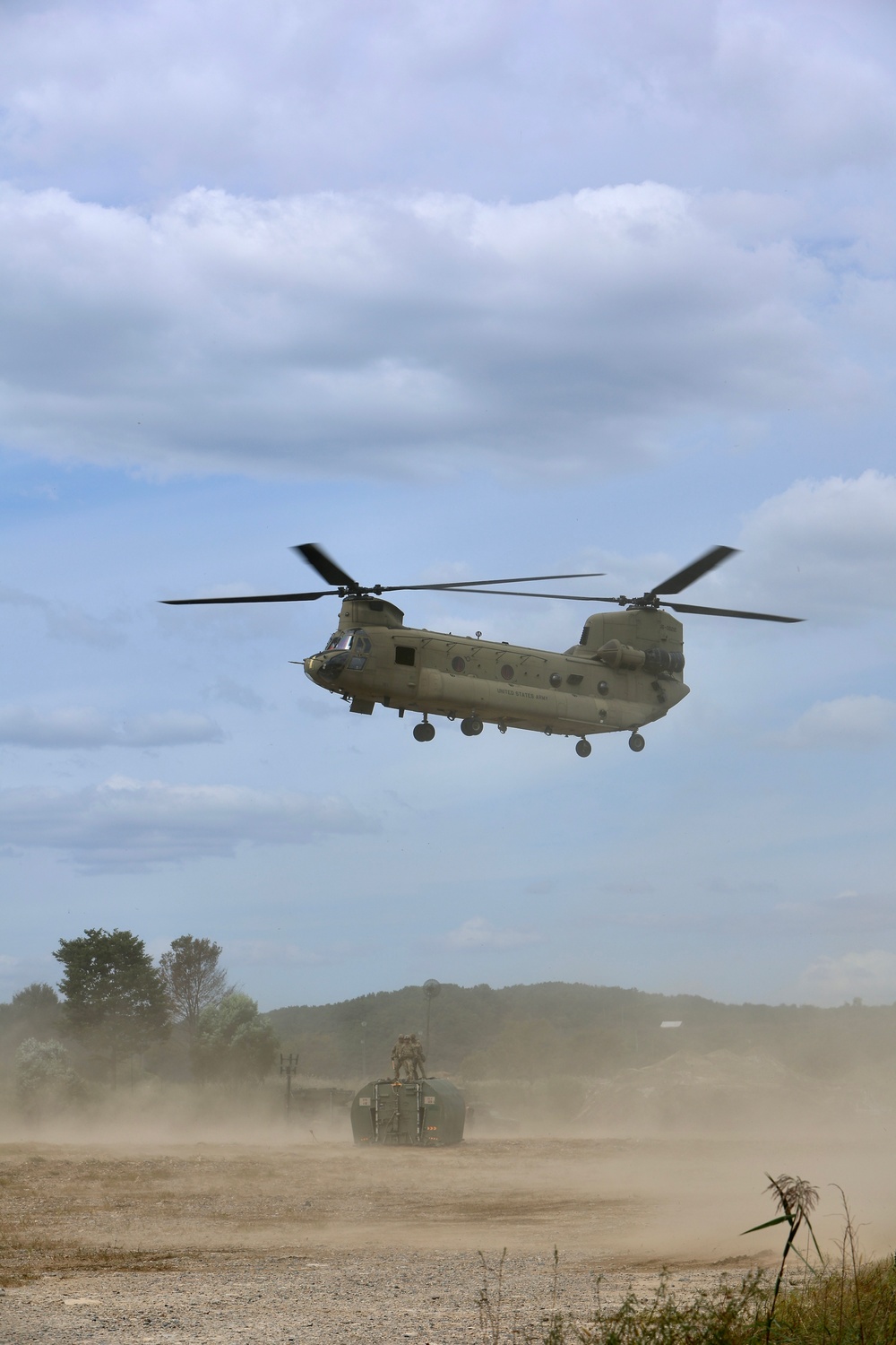 Chinook Supports Heavy Lift in 2nd Infantry Division ROK - U.S. Combined Division Wet Gap Crossing