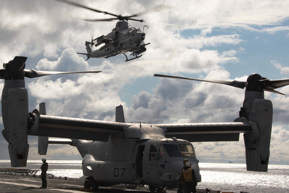 Kearsarge Conducts Operations in the Atlantic Ocean