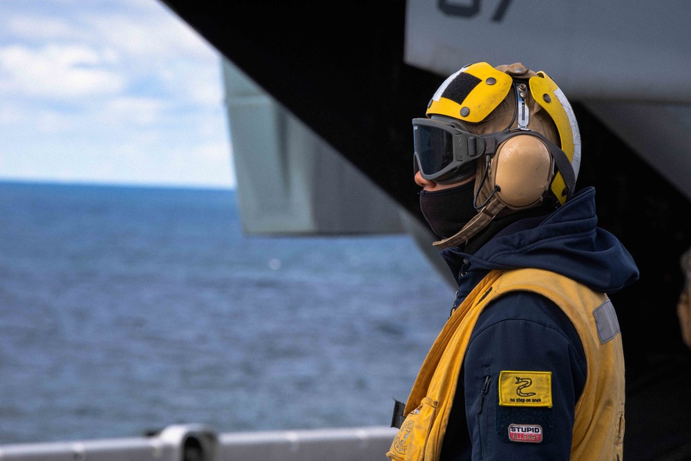 Kearsarge Conducts Operations in the Atlantic Ocean