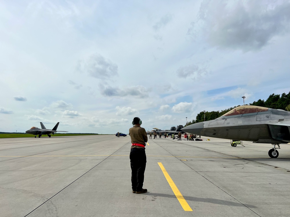 F-22 Raptors forward deploy to Norway