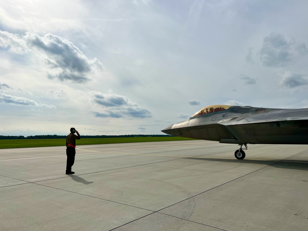 F-22 Raptors forward deploy to Norway