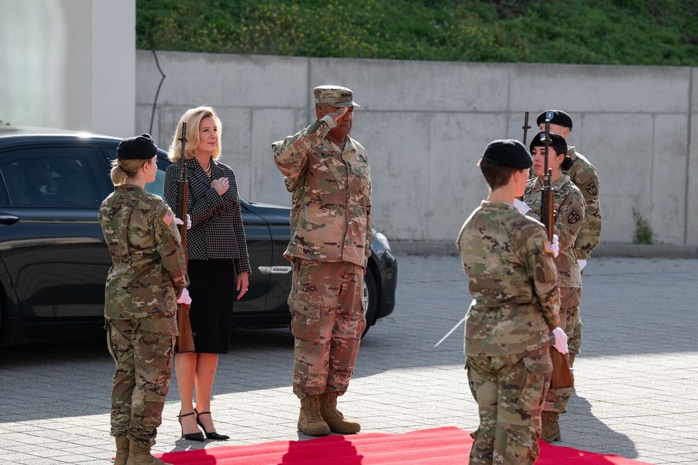 SECARMY visits Wiesbaden on multi-stop tour