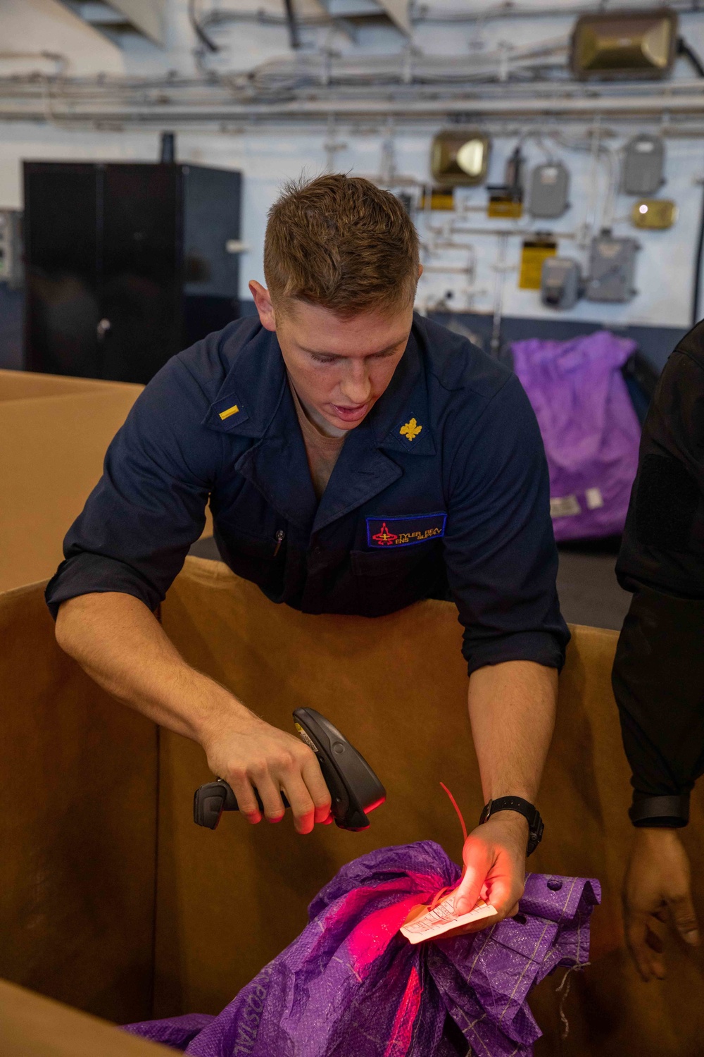 USS George H.W. Bush (CVN 77) Performs Replenishment-at-Sea with USNS Arctic (T-AOE 8)