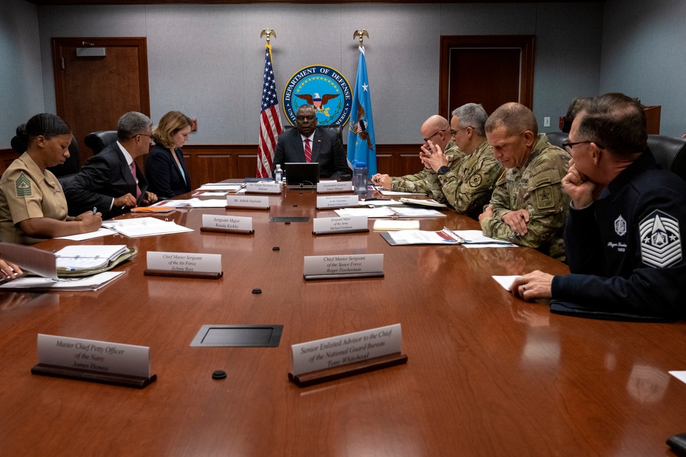 Secretary of Defense Meets With Senior Enlisted Leaders