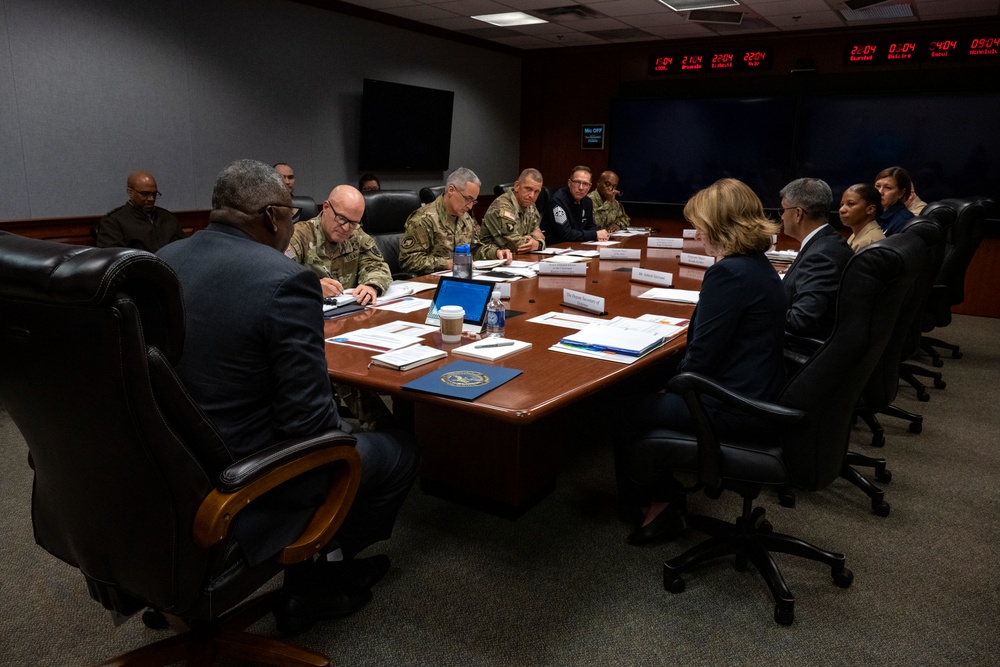 Secretary of Defense Meets With Senior Enlisted Leaders