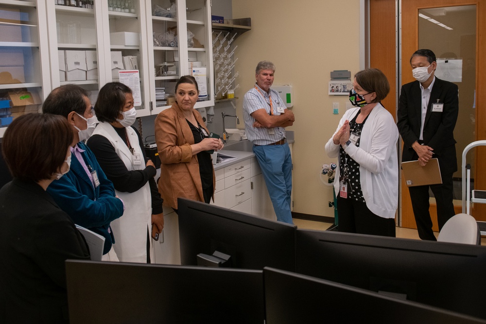 Scientific Summit attendees tour DPAA laboratory