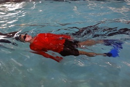 Fort Bliss Holistic Health and Fitness hosts swim instruction for soldiers