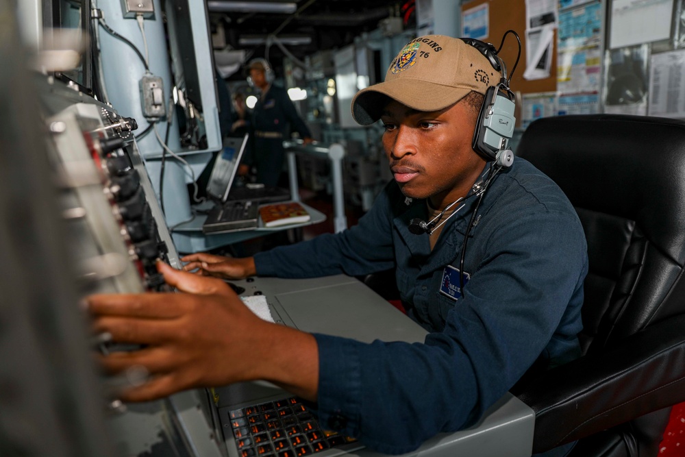 USS Higgins Conducts RAS With USNS Big Horn