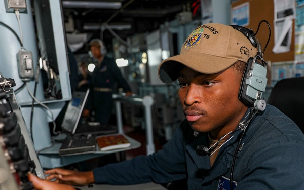 USS Higgins Conducts RAS With USNS Big Horn
