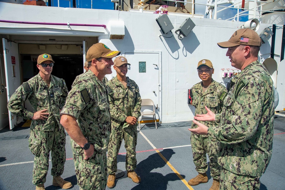 Pacific Fleet Deputy Commander visits USNS Mercy during Pacific Partnership 2022