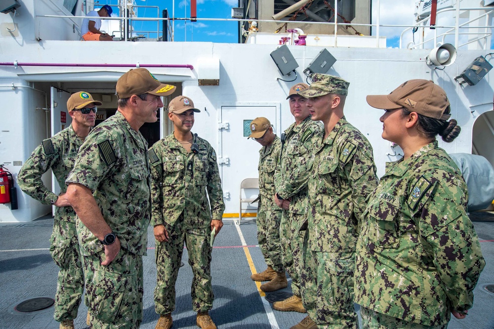 Pacific Fleet Deputy Commander visits USNS Mercy during Pacific Partnership 2022