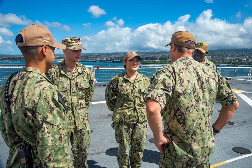 Pacific Fleet Deputy Commander visits USNS Mercy during Pacific Partnership 2022