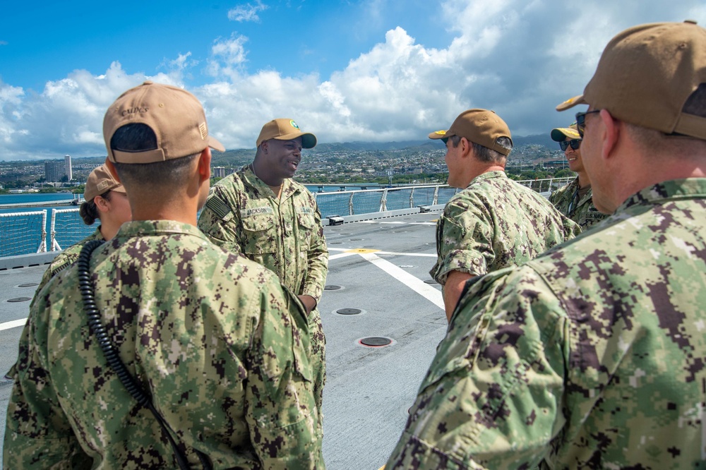 Pacific Fleet Deputy Commander visits USNS Mercy during Pacific Partnership 2022