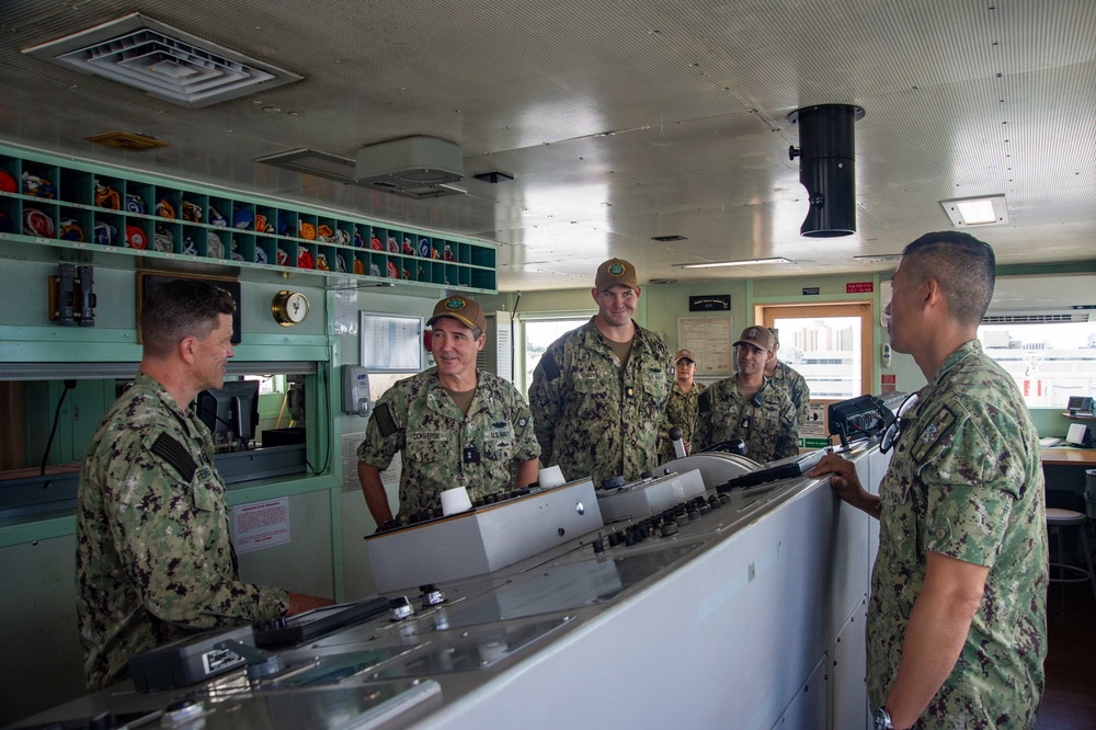 Pacific Fleet Deputy Commander visits USNS Mercy during Pacific Partnership 2022