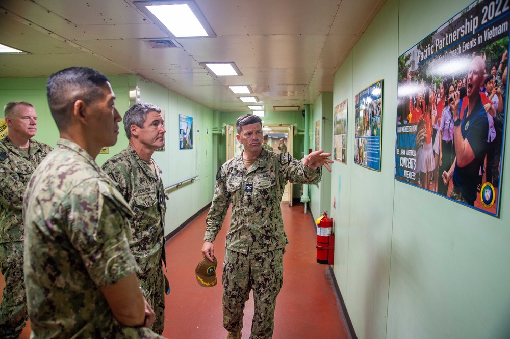 Pacific Fleet Deputy Commander visits USNS Mercy during Pacific Partnership 2022