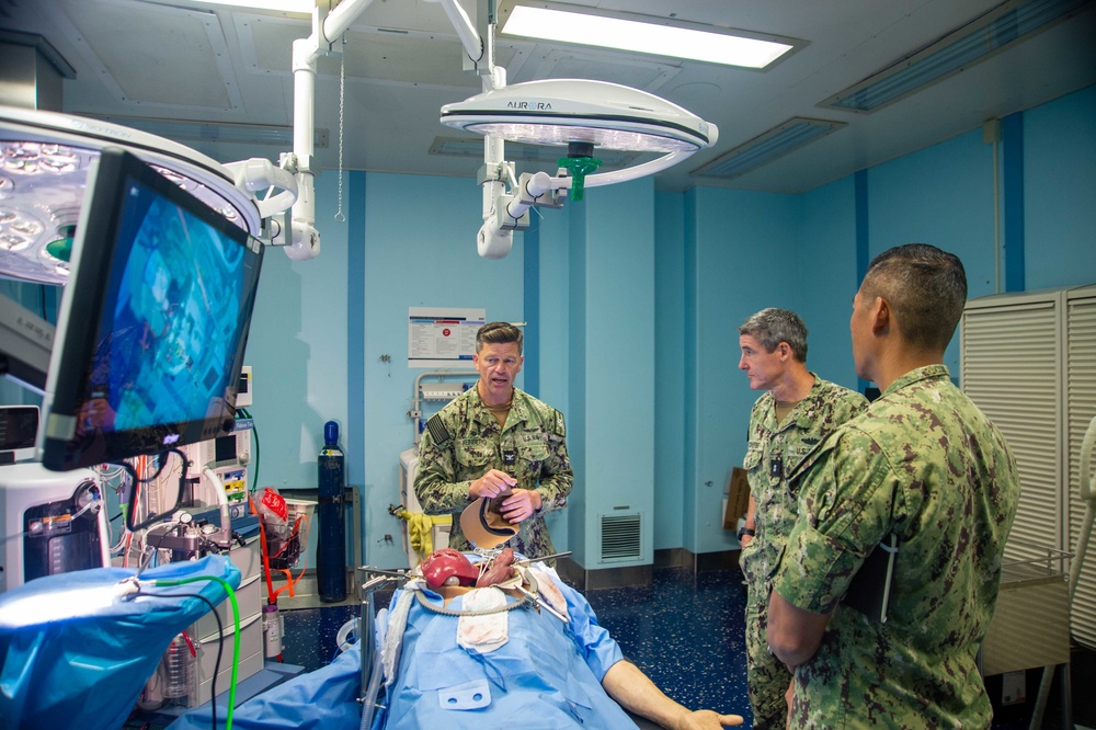 Pacific Fleet Deputy Commander visits USNS Mercy during Pacific Partnership 2022