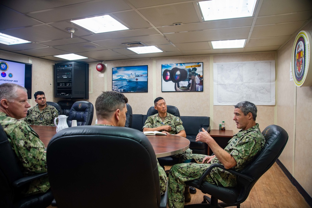 Pacific Fleet Deputy Commander visits USNS Mercy during Pacific Partnership 2022