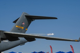 Reserve Airmen unite Wings of Blue and Golden Knights at Joint Base Andrews 2022 Air and Space Expo