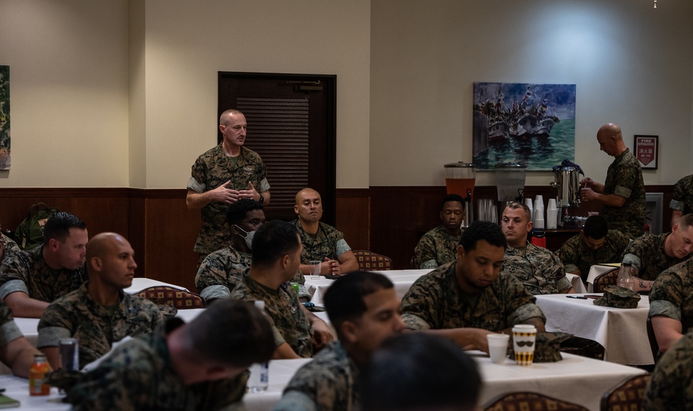 3rd MLG Senior Enlisted Leaders speak with SG(X) Staff NCOs at a Linchpin PME