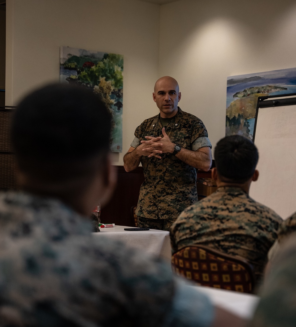 3rd MLG Senior Enlisted Leaders speak with SG(X) Staff NCOs at a Linchpin PME