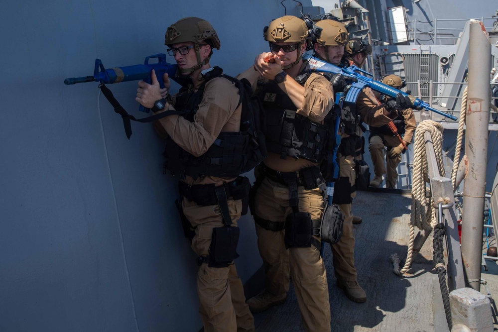 USS Nitze (DDG 94) VBSS Drill