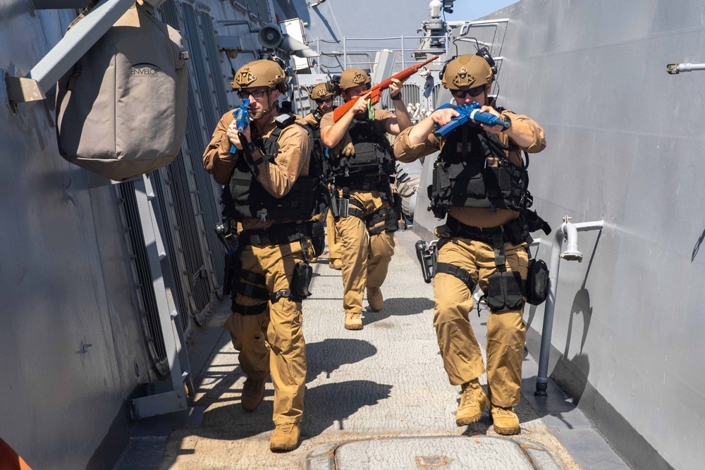 USS Nitze (DDG 94) VBSS Drill