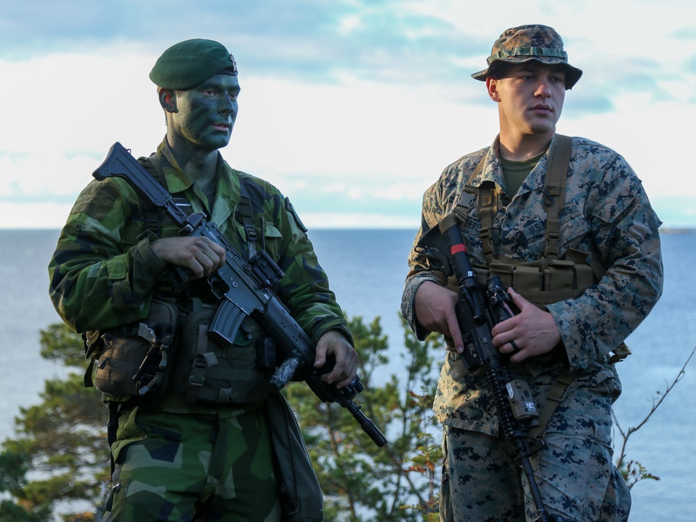 U.S. and Swedish Marines Conceal in the Archipelagos