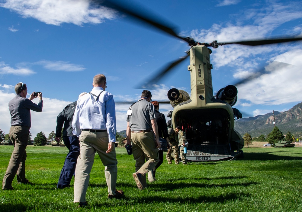 4ID Hosts APEX Executives