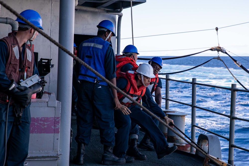 USS Leyte Gulf (CG 55) Completes Replenishment-at-Sea