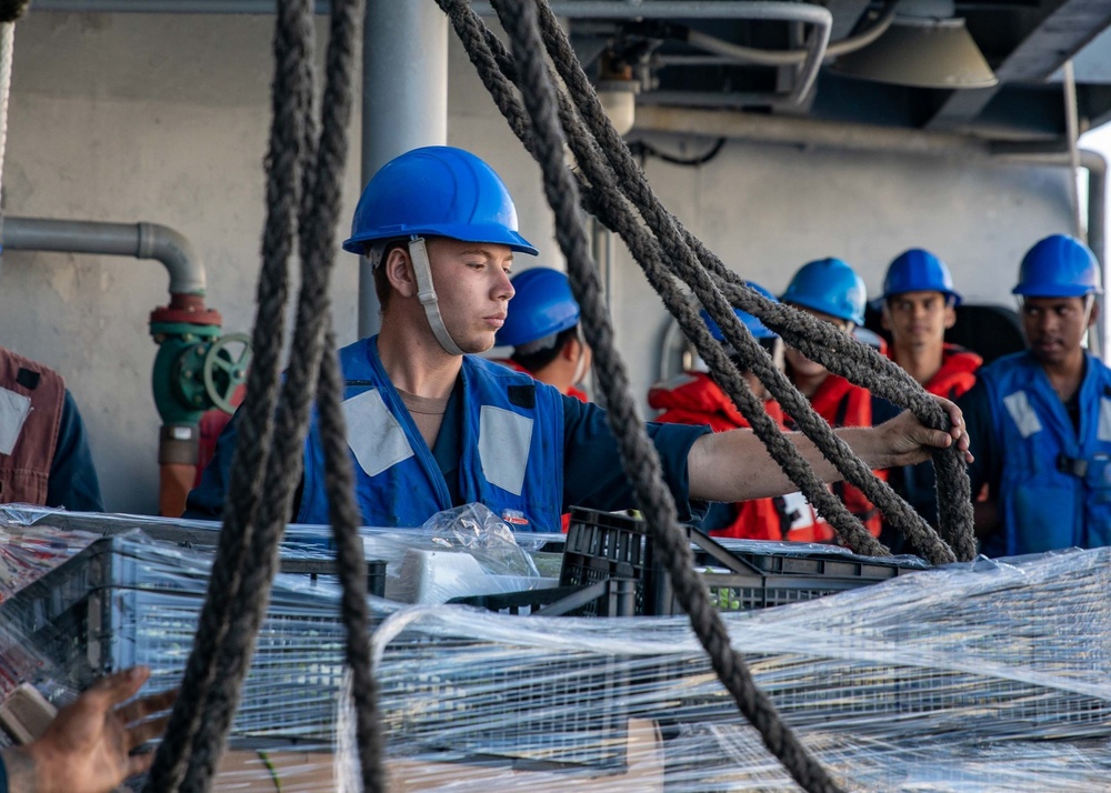 USS Leyte Gulf (CG 55) Completes Replenishment-at-Sea