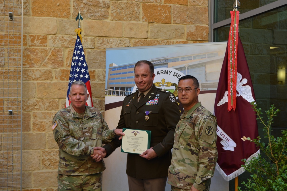 CRDAMC Physician receives Purple Heart Honor