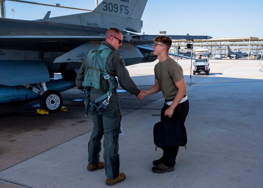 Luke AFB retires Block 25 F-16 aircraft