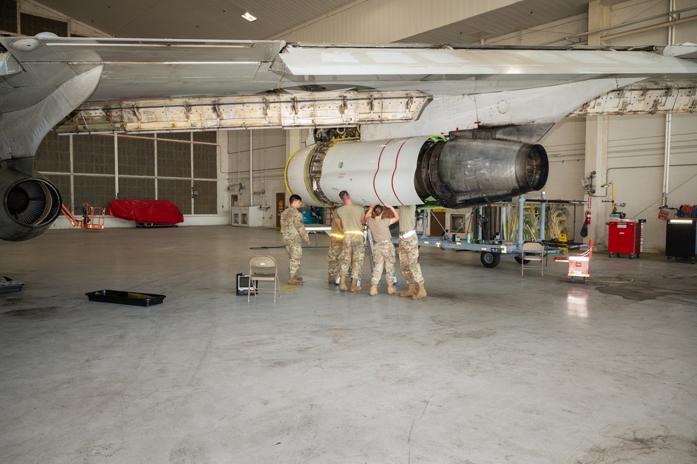 Aircraft maintainers work on E-8C Joint STARS engine