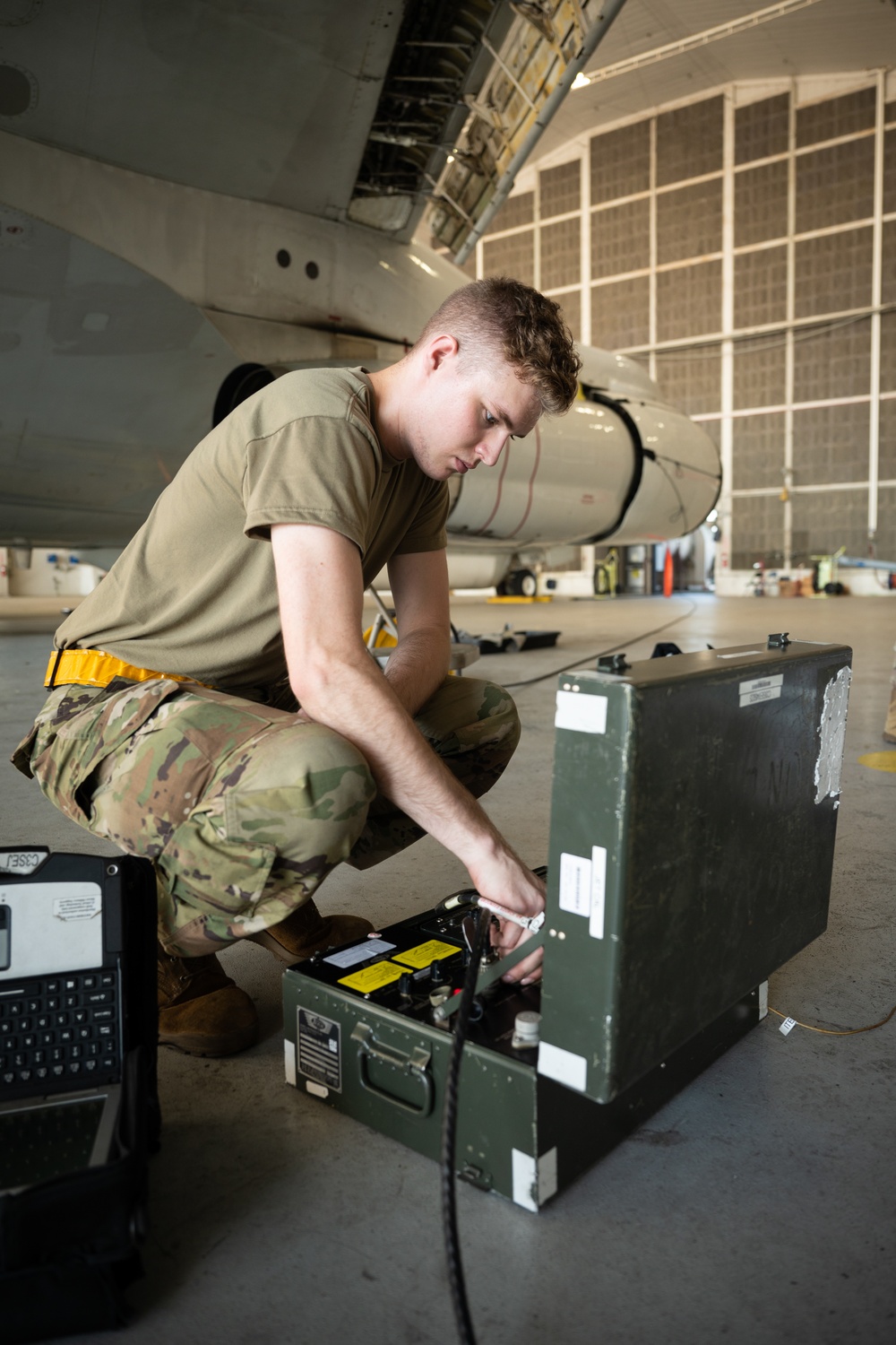 Aircraft maintainers work on E-8C Joint STARS engine