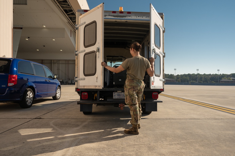 Aircraft maintainers work on E-8C Joint STARS engine