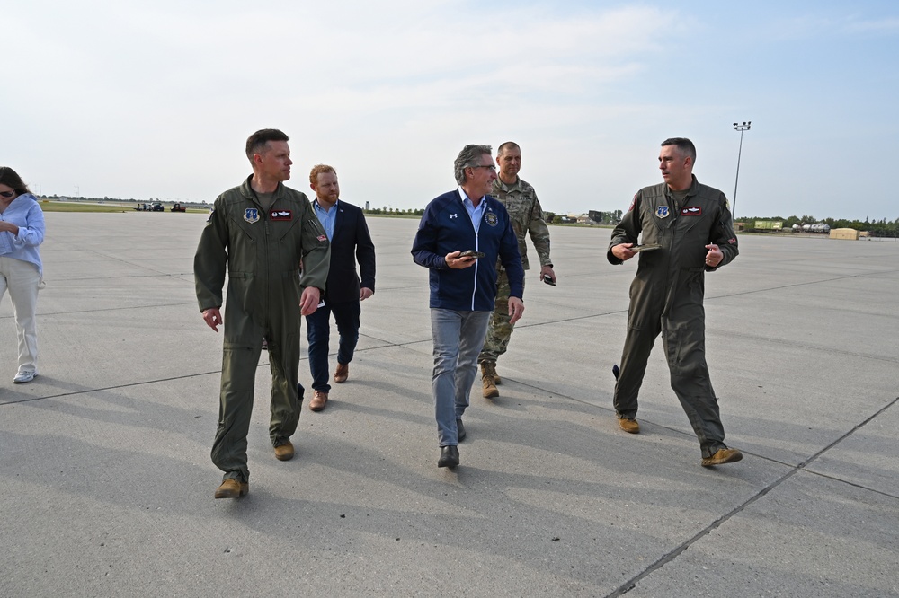 ND Gov Burgum Visits Air Guard Base